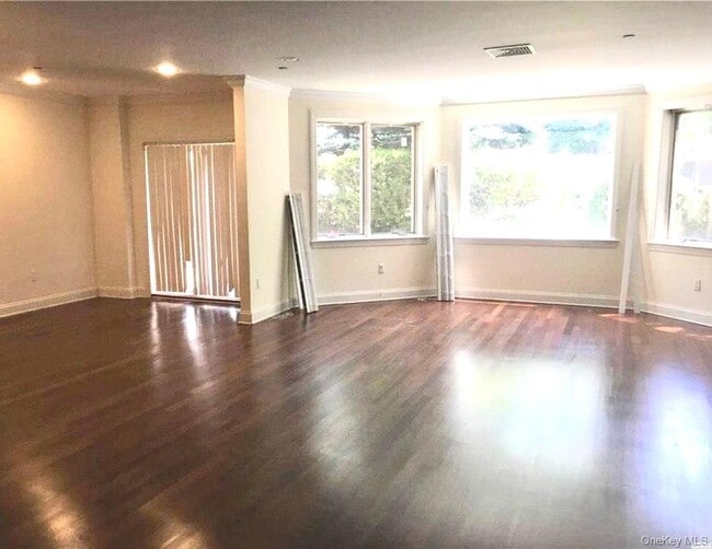 171 Great Neck Rd in North Hempstead, NY - Building Photo - Building Photo