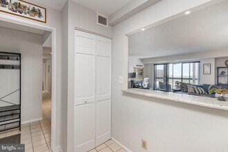 900 N Stafford St in Arlington, VA - Building Photo - Building Photo