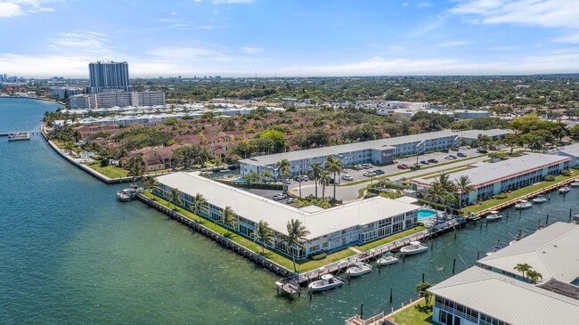 117 Lehane Terrace in North Palm Beach, FL - Building Photo - Building Photo