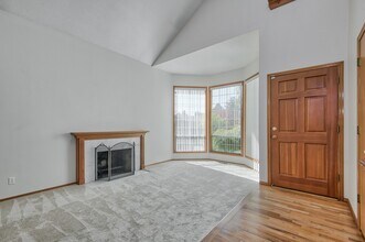 5703 SW Seymour St in Portland, OR - Building Photo - Building Photo