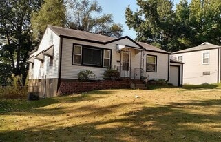 1136 Grenshaw Dr in St. Louis, MO - Building Photo