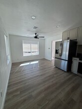325 S Gordon St in Ridgecrest, CA - Building Photo - Building Photo