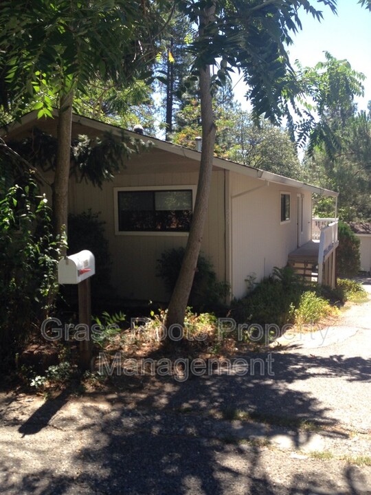 255 N Auburn St in Grass Valley, CA - Building Photo