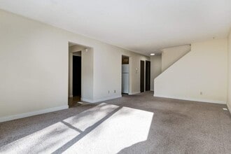 Huntington Townhomes in Edmonton, AB - Building Photo - Building Photo