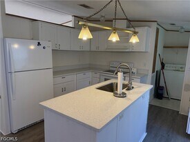 2253 Queen Anne Dr in Ft. Myers, FL - Building Photo