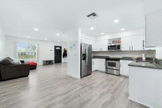 181 SE Fallon Dr in Port St. Lucie, FL - Building Photo - Building Photo