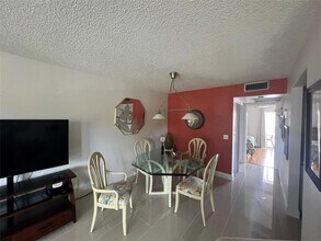 1301 SW 134th Way in Pembroke Pines, FL - Building Photo - Building Photo