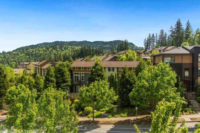 2030 NW Talus Dr in Issaquah, WA - Building Photo - Building Photo
