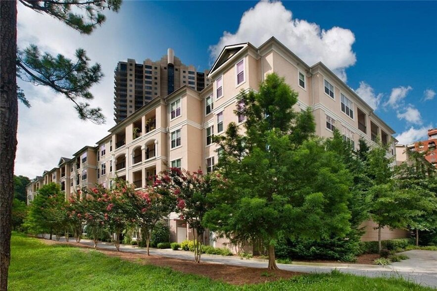 3443 Kingsboro Rd NE, Unit 603 in Atlanta, GA - Building Photo