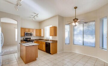 17640 N 17th St in Phoenix, AZ - Building Photo - Building Photo