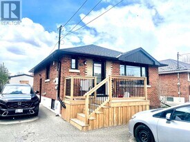 374 E 16th St in Hamilton, ON - Building Photo
