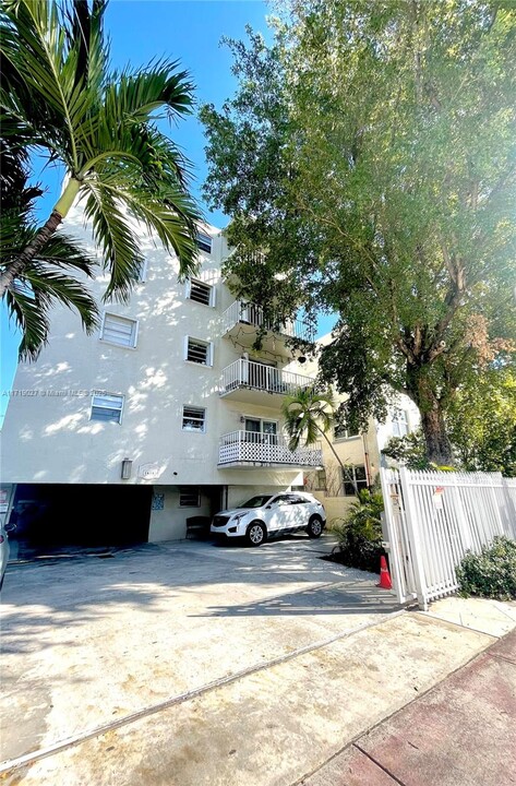 1615 Meridian Ave in Miami Beach, FL - Building Photo