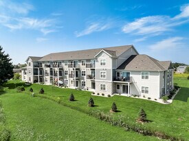 Hidden Hills Apartments in Port Washington, WI - Building Photo