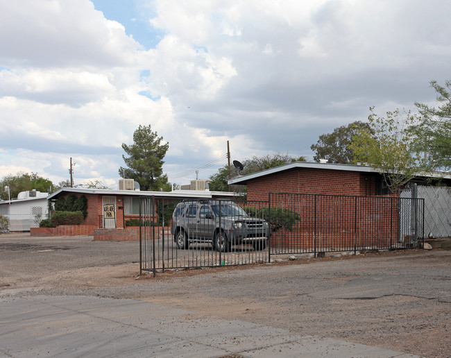 Adelaide Park Apartments in Tucson, AZ - Foto de edificio - Building Photo