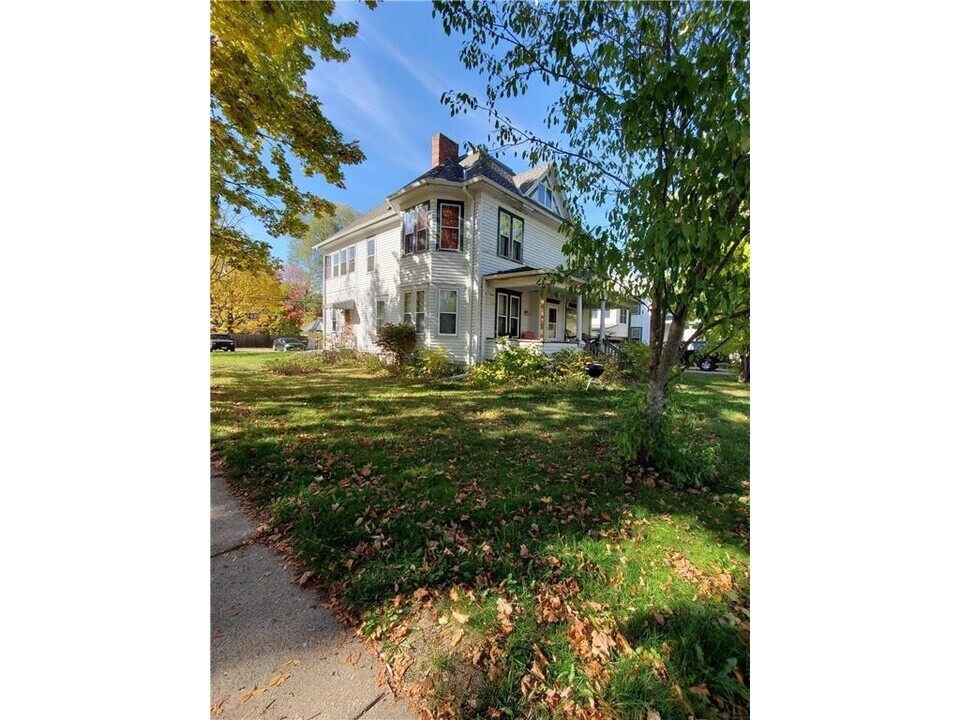 403 N Fremont St in River Falls, WI - Building Photo