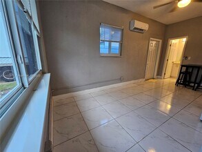 734 SW 4th Terrace in Dania Beach, FL - Building Photo - Building Photo