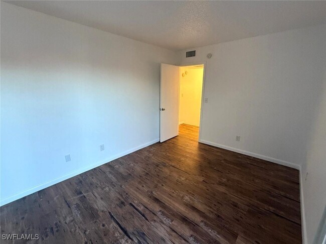 property at 1406 Park Shore Cir