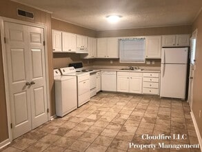 200 James Cir, Unit 200 in Oxford, MS - Foto de edificio - Building Photo