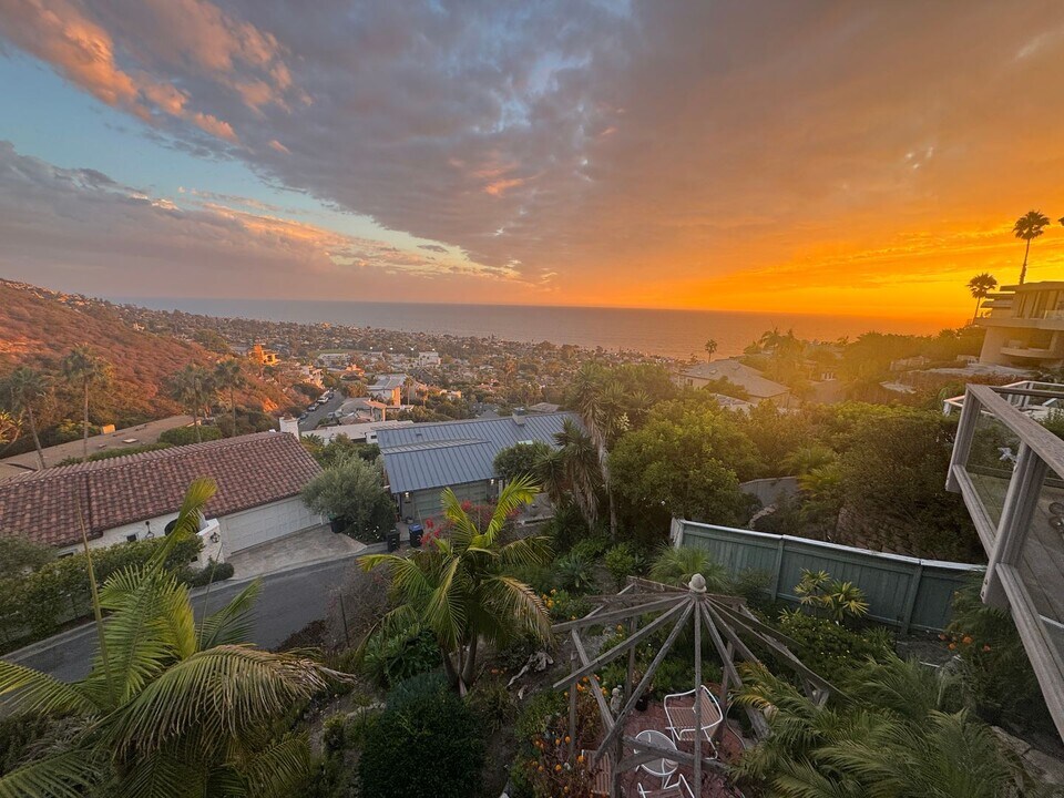 1220 Anacapa Way in Laguna Beach, CA - Building Photo