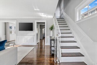 33 Avenue B in Port Washington, NY - Building Photo - Building Photo