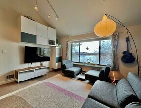 195 Sandcastle Key in Secaucus, NJ - Building Photo - Building Photo