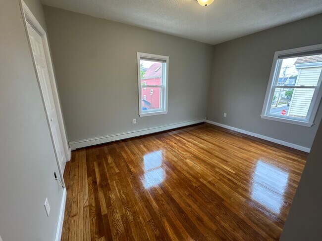 27A Montrose St, Unit 27A in Everett, MA - Building Photo - Building Photo