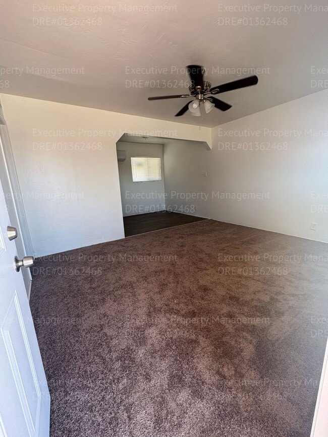 1706 Cecil Brunner Dr in Bakersfield, CA - Foto de edificio - Building Photo