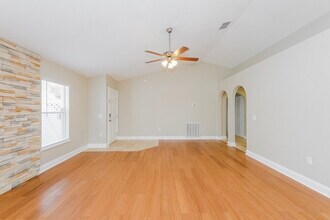 1018 Brenton Leaf Dr in Ruskin, FL - Building Photo - Building Photo