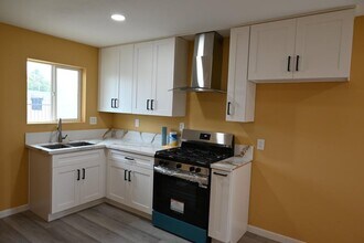 10701 Doty Ave in Inglewood, CA - Building Photo - Building Photo