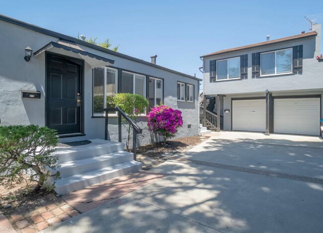 1118 Chula Vista Ave in Burlingame, CA - Foto de edificio - Building Photo