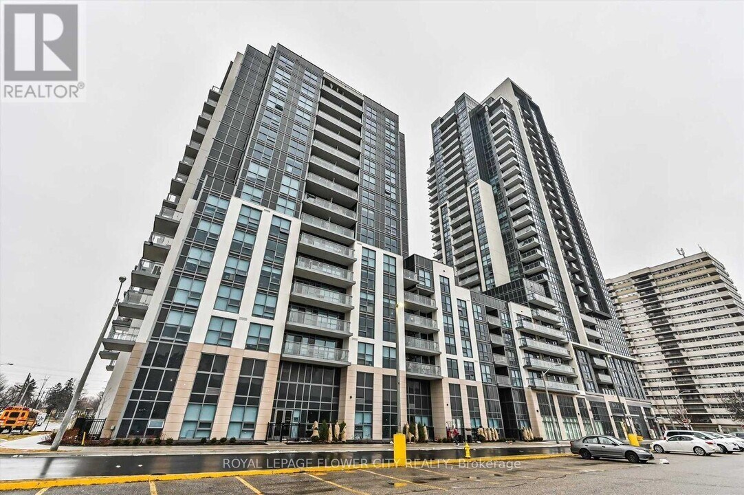 10 Meadowglen Pl in Toronto, ON - Building Photo