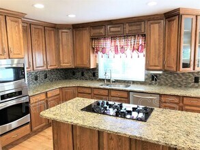2041 E Windsor Oak Cv in Sandy, UT - Building Photo - Building Photo