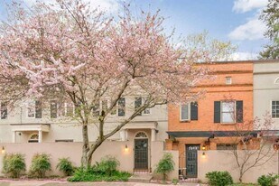 1554 Garden Ct in Charlottesville, VA - Building Photo