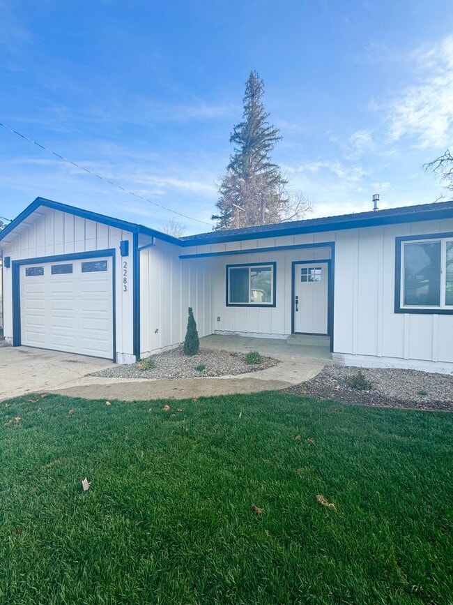 2283 Canal Dr in Redding, CA - Building Photo - Building Photo