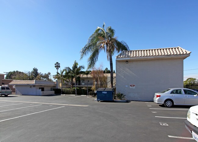 Winfield Apartments in Orange, CA - Building Photo - Building Photo