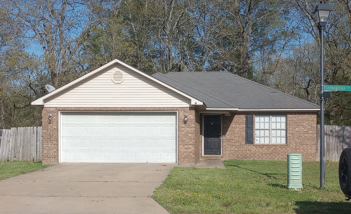 220 Shenandoah Dr in Conway, AR - Building Photo