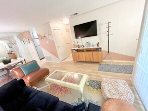 2860 N Los Felices Rd-Unit -Available in Palm Springs, CA - Building Photo - Building Photo