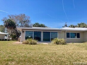 11474 W Bayshore Dr in Crystal River, FL - Building Photo - Building Photo