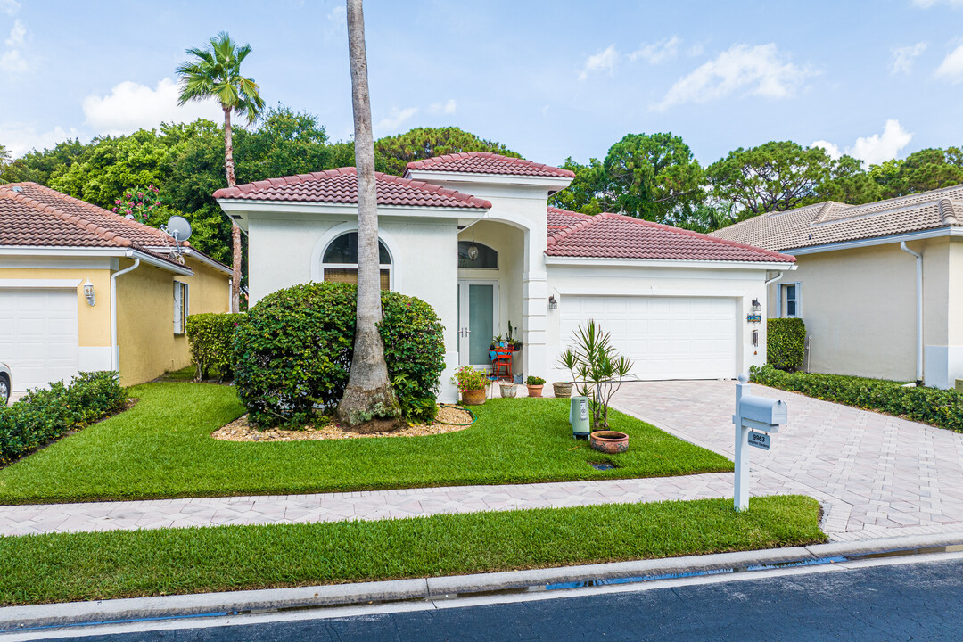 9924 Boyton Gardens Way in Boynton Beach, FL - Foto de edificio