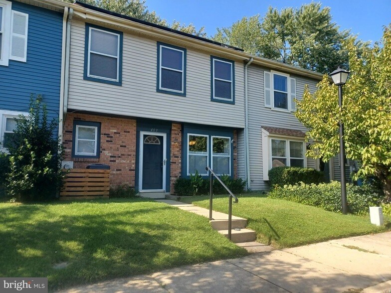 403 Roberts Ln in Evesham, NJ - Building Photo