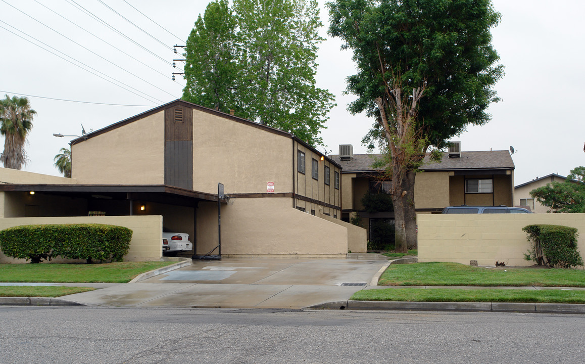 207 E 2nd St in San Bernardino, CA - Building Photo