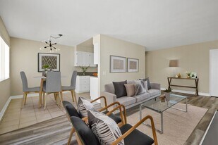 115 Doheny Apartments in West Hollywood, CA - Building Photo