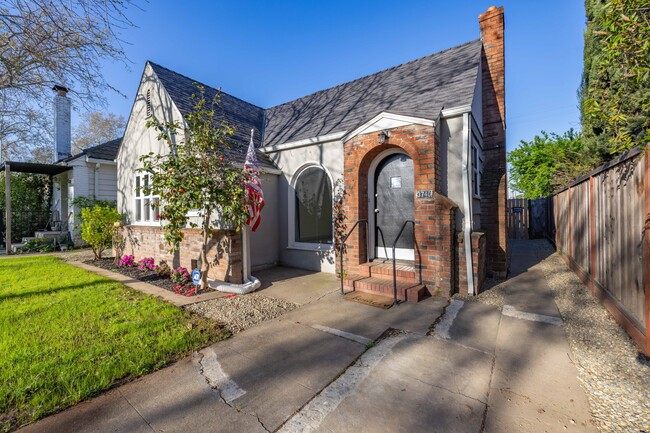 3740 Jeffrey Ave in Sacramento, CA - Building Photo - Building Photo