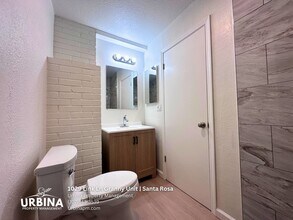 1029 Link Ln in Santa Rosa, CA - Building Photo - Building Photo