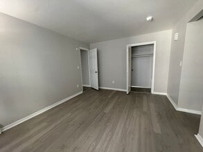 1463 Dixwell Ave, Unit 1 in Hamden, CT - Building Photo - Building Photo