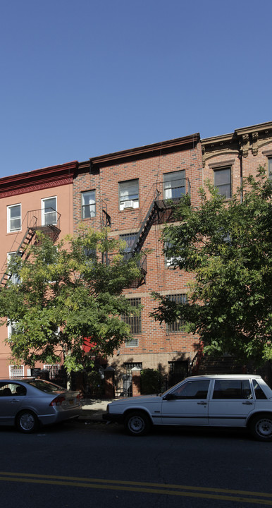 201 Gates Ave in Brooklyn, NY - Building Photo