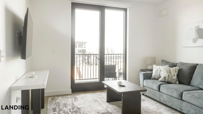 1007 S Mint St, Unit 814 in Charlotte, NC - Building Photo - Building Photo