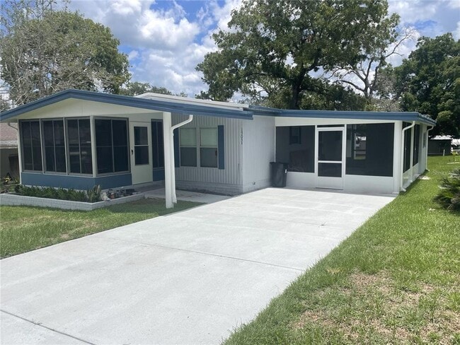 property at 1503 Peachtree Ln