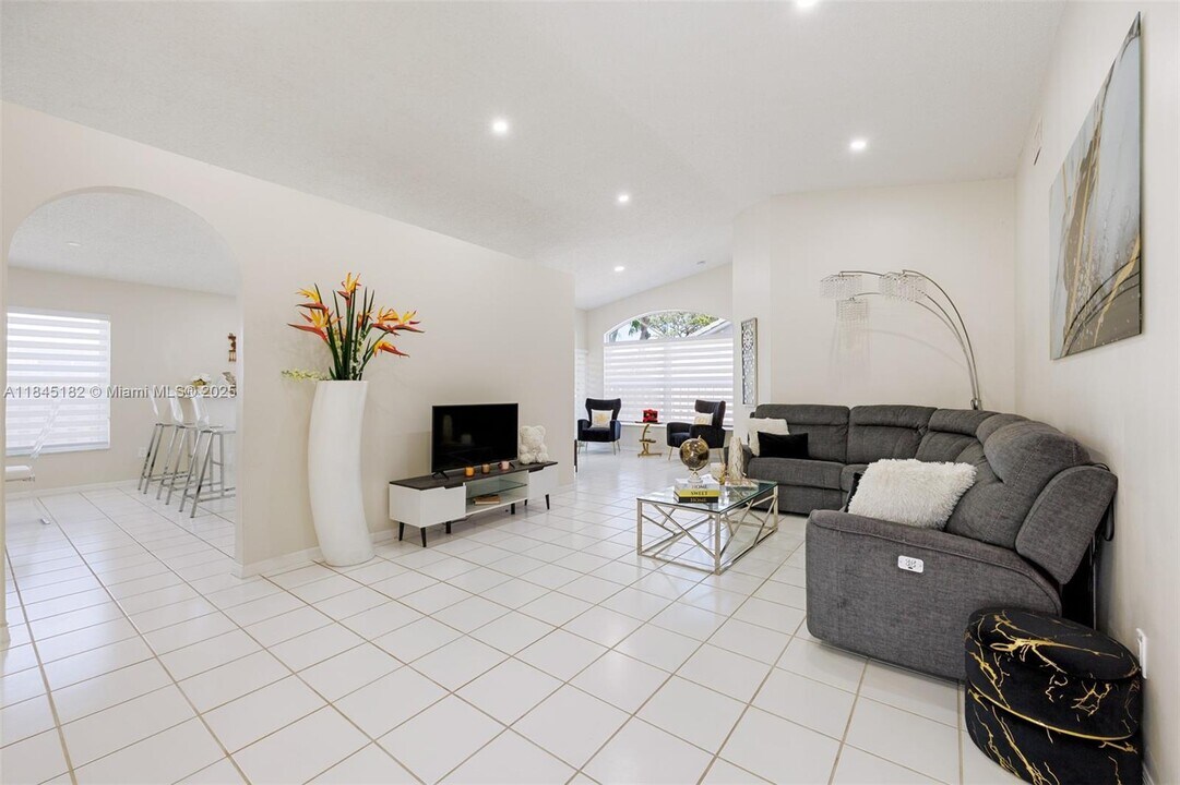 12340 SW 144th Ter in Miami, FL - Foto de edificio