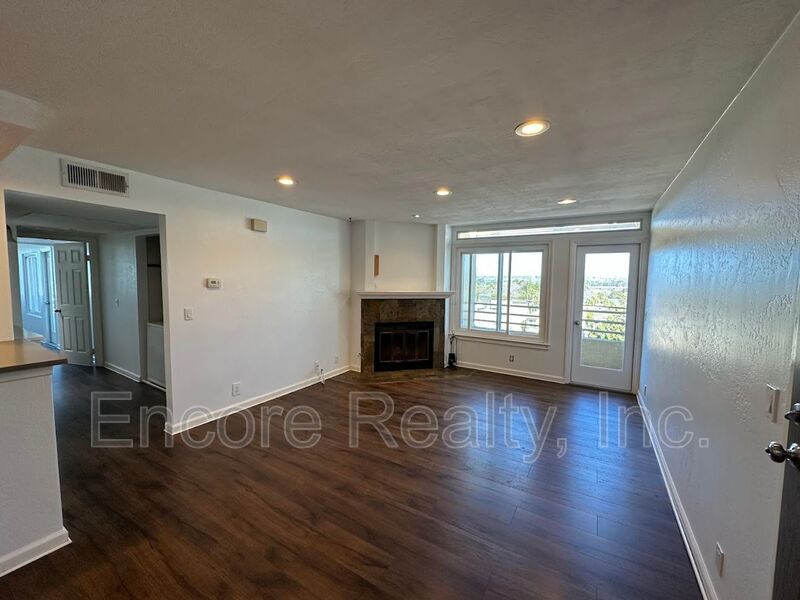 4402 Mentone St in San Diego, CA - Building Photo